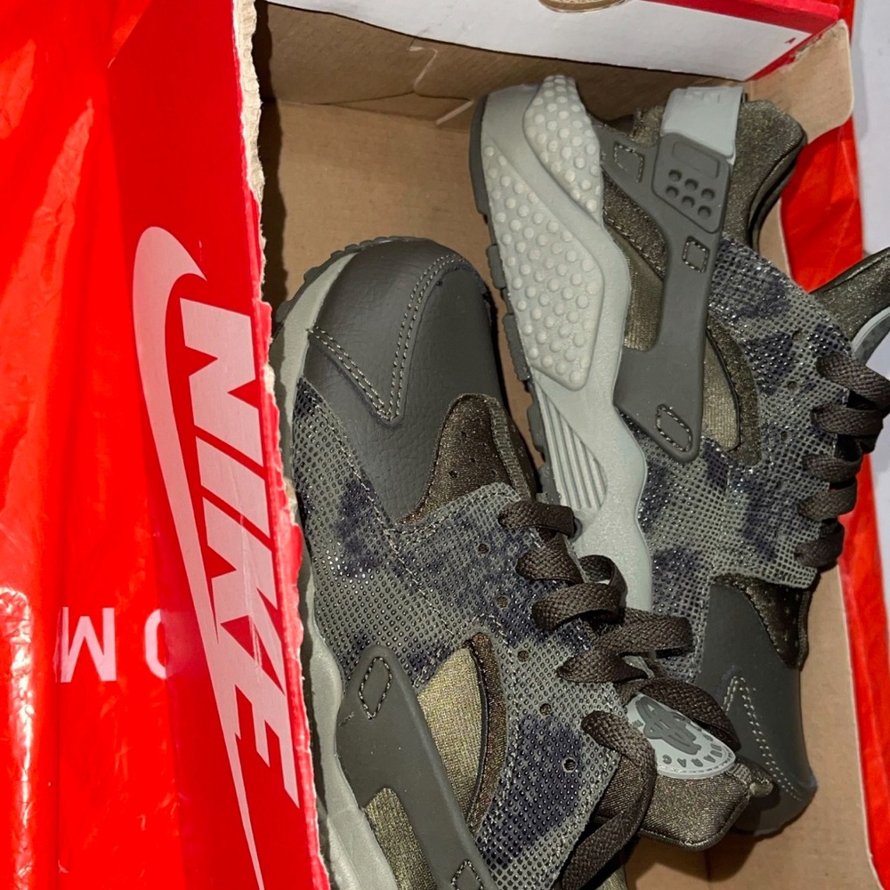 Nike - Picture 1 of 2